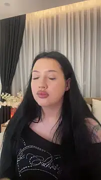 Felicia Herceg online show from November 2025 12:27:02 PM