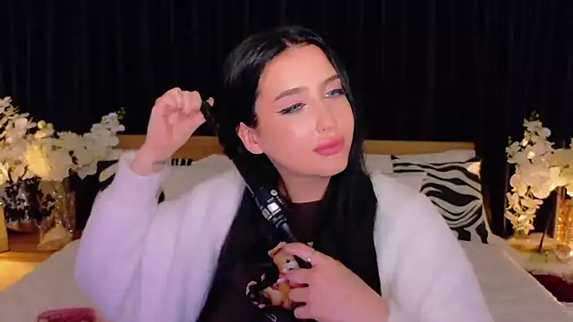 Felicia Herceg online show from November 2025 12:57:02 AM