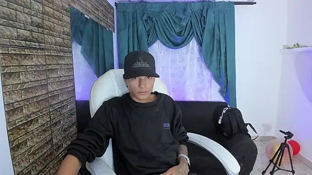 paul booy online show from November 2025 02:33:01 AM