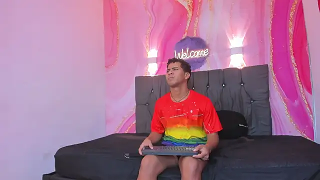 Raphael Latin online show from October 2025 03:29:02 AM