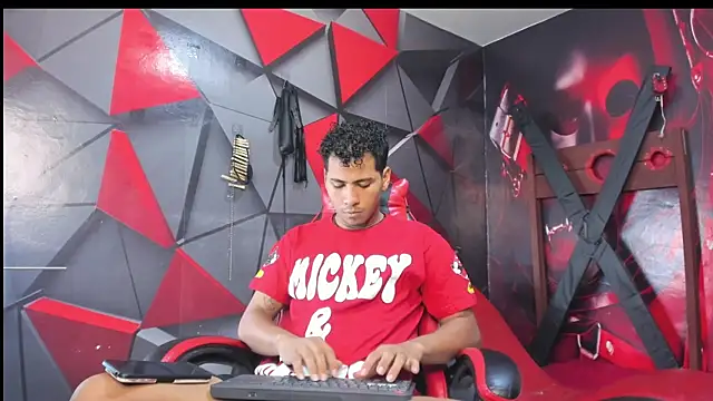 Raphael Latin online show from October 2025 04:01:02 AM