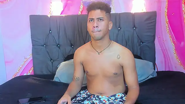 Raphael Latin online show from October 2025 03:19:01 AM