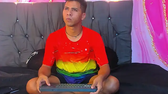 Raphael Latin online show from November 2025 04:02:02 AM