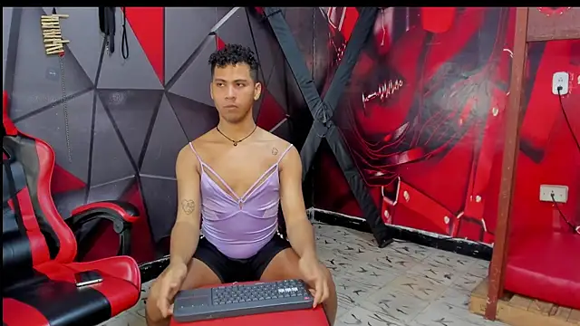 Raphael Latin online show from November 2025 04:01:02 AM