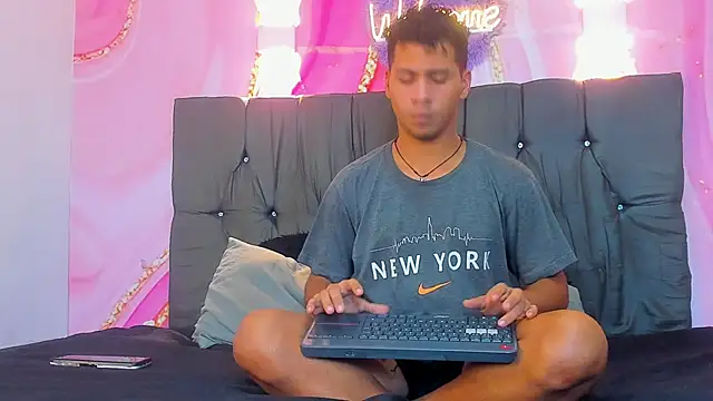 Raphael Latin online show from November 2025 04:00:01 AM