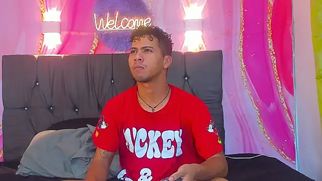 Raphael Latin online show from November 2025 03:59:02 AM