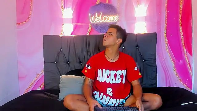 Raphael Latin online show from November 2025 03:06:02 PM