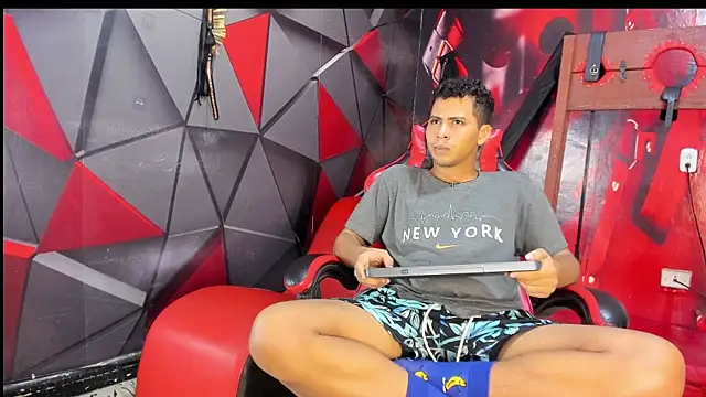 Raphael Latin online show from November 2025 03:50:02 AM