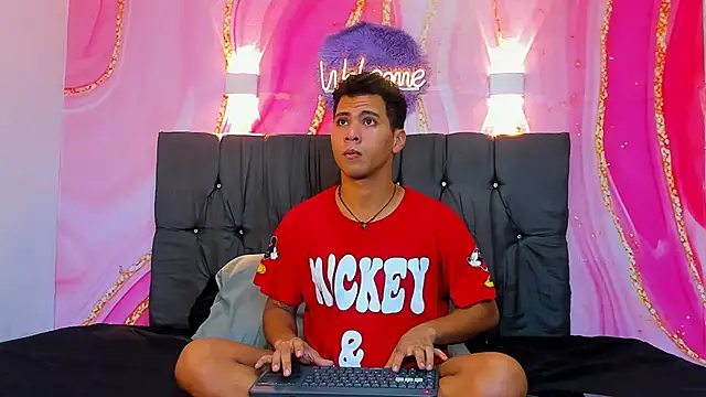 Raphael Latin online show from November 2025 04:11:01 AM