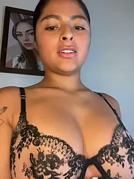 Snapshot of morenaQueen_ chatting on November 2025 08:20:01 PM morenaQueen online show from November 2025 08:20:01 PM