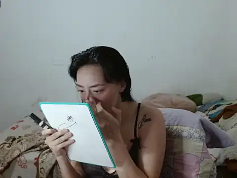 fresita streamer online show from November 2025 05:06:01 AM