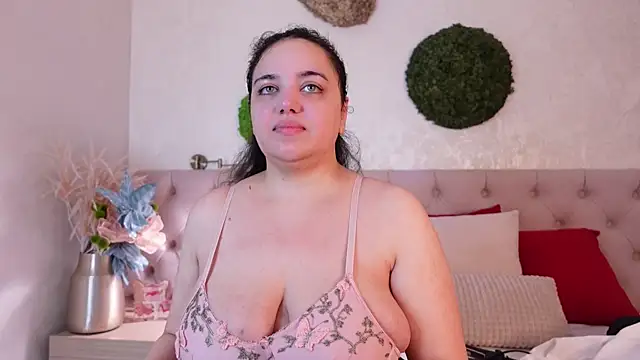 Snapshot of MoniqueJade chatting on November 2025 07:25:01 PM MoniqueJade online show from November 2025 07:25:01 PM