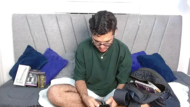 Zac Golden online show from October 2025 06:04:01 AM