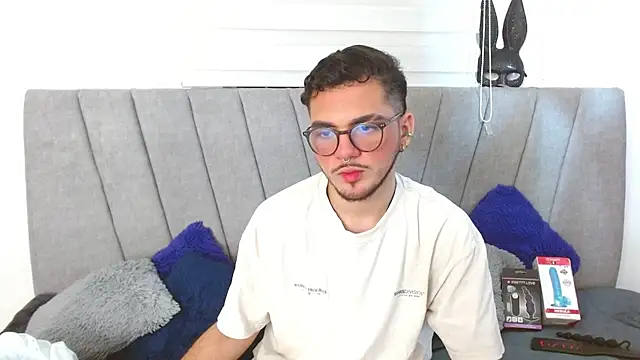 Zac Golden online show from November 2025 03:50:02 AM