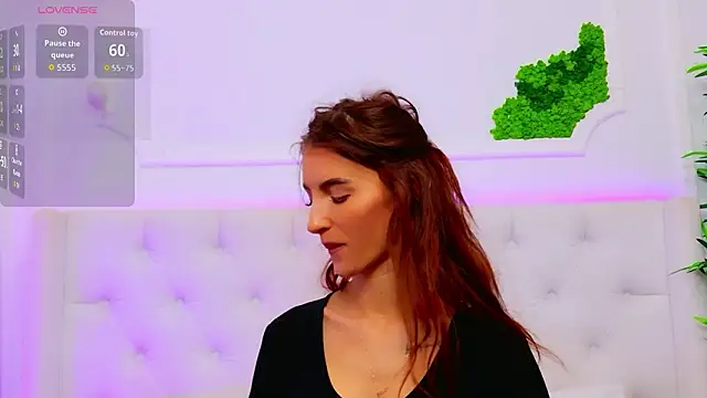 Snapshot of ElisaCharm chatting on February 2026 05:28:01 AM ElisaCharm online show from February 2026 05:28:01 AM