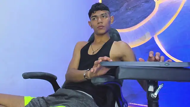 Sex Boy 33  online show from November 2025 05:29:02 AM