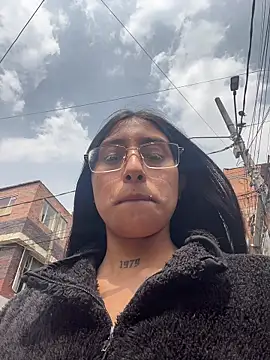 Violeet-Smith online show from December 2025 04:35:02 PM