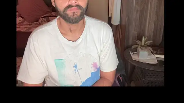 Snapshot of MakeMeAwareAah chatting on April 2026 03:28:01 PM MakeMeAwareAah online show from April 2026 03:28:01 PM