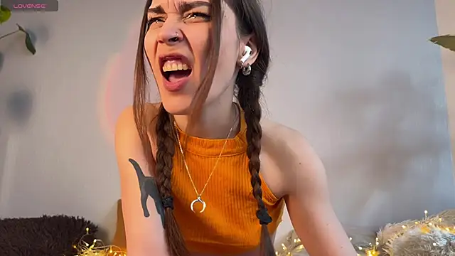 Lin Cherie online show from November 2025 07:25:01 AM