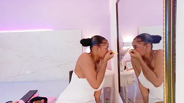 Snapshot of Lorraine_Jackson chatting on November 2025 12:06:01 PM Lorraine Jackson online show from November 2025 12:06:01 PM