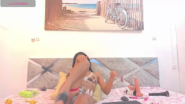 helleennhoot online show from November 2025 01:00:02 AM