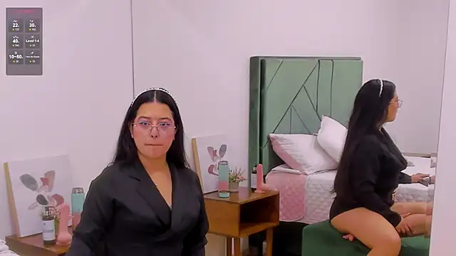 Snapshot of AmberSousa chatting on November 2025 11:43:02 AM AmberSousa online show from November 2025 11:43:02 AM