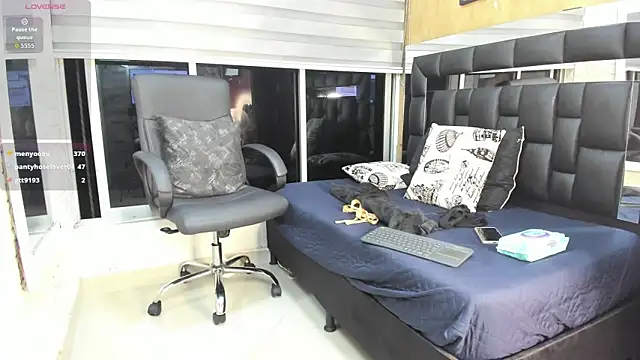 Sasha Davila online show from November 2025 10:04:02 AM