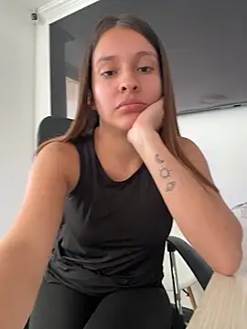 Snapshot of Talia_Bonet chatting on May 2026 04:37:01 PM Talia Bonet online show from May 2026 04:37:01 PM