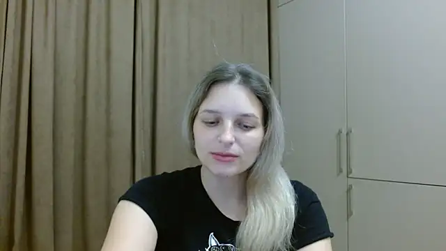 Snapshot of ElisSky301 chatting on November 2025 09:39:01 PM ElisSky301 online show from November 2025 09:39:01 PM