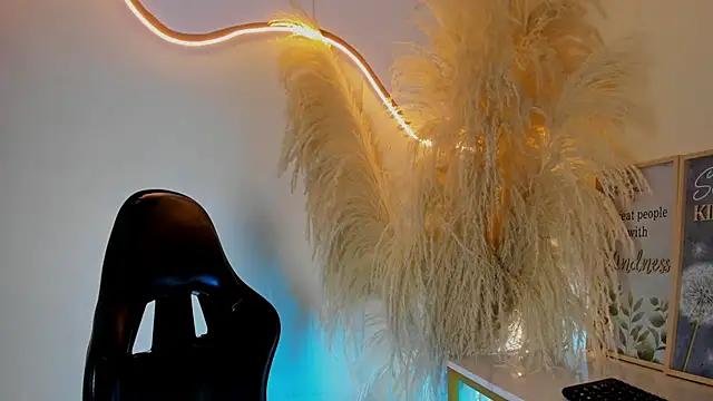 lunajoness  online show from November 2025 09:17:01 PM