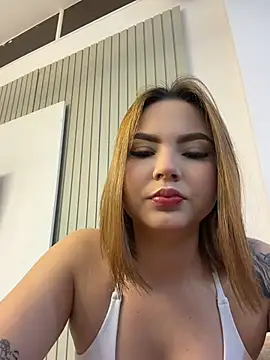 Snapshot of Beella1_ chatting on May 2026 10:00:02 AM Beella1 online show from May 2026 10:00:02 AM