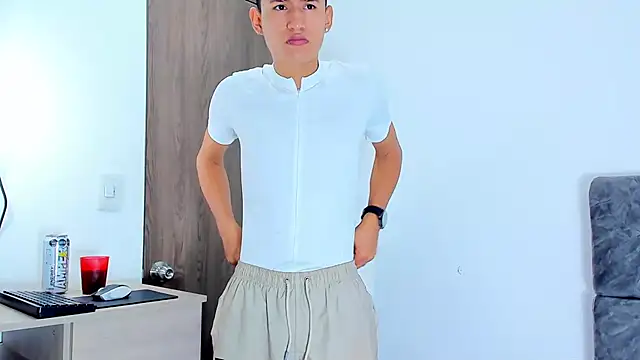 Nicolas Torres  online show from November 2025 02:32:01 AM