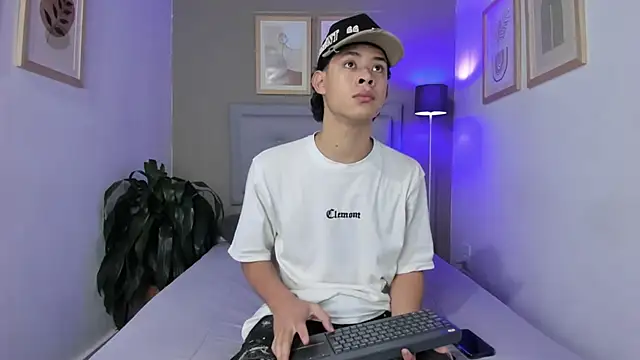 ApoloRicci online show from October 2025 07:26:02 PM