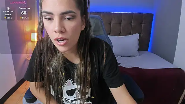 Alexa Liam online show from November 2025 09:04:02 PM