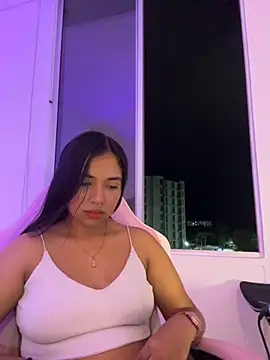 aly nicols online show from October 2025 12:36:01 AM