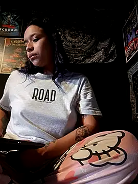 Snapshot of Isis_Bathory chatting on November 2025 03:33:01 PM Isis Bathory online show from November 2025 03:33:01 PM