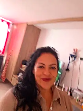 Snapshot of viviana-sexi chatting on May 2026 03:53:02 PM viviana-sexi online show from May 2026 03:53:02 PM