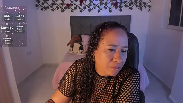 Karly Closson online show from November 2025 03:27:01 AM