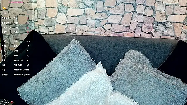 mia roux1 online show from October 2025 05:25:01 PM