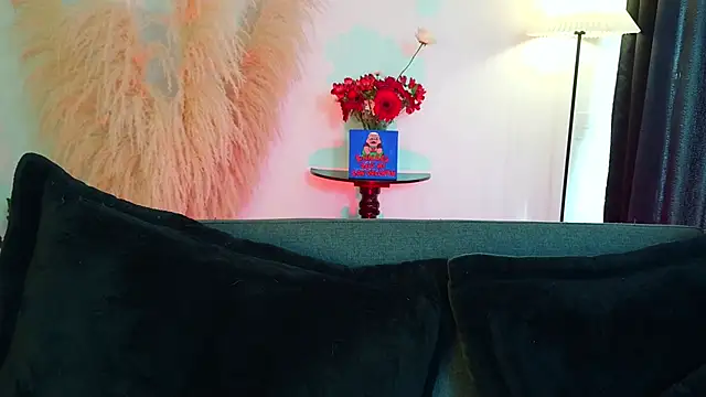 Snapshot of mia_roux1 chatting on February 2026 09:00:01 PM mia roux1 online show from February 2026 09:00:01 PM