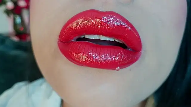 Snapshot of mia_roux1 chatting on March 2026 10:05:02 PM mia roux1 online show from March 2026 10:05:02 PM