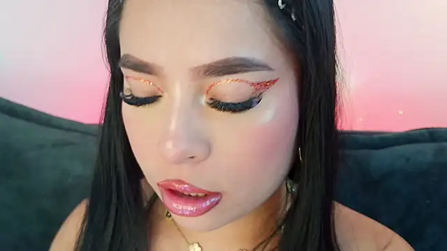 mia roux1 online show from April 2026 07:25:01 PM