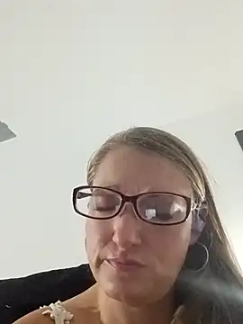 creamylittlecupcake online show from October 2025 10:03:02 AM