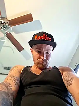 Snapshot of DadDDick925 chatting on October 2025 10:52:01 PM DadDDick925 online show from October 2025 10:52:01 PM