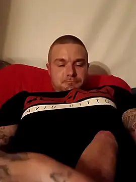 Snapshot of DadDDick925 chatting on December 2025 11:07:01 AM DadDDick925 online show from December 2025 11:07:01 AM