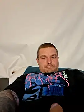 Snapshot of DadDDick925 chatting on January 2026 01:07:02 AM DadDDick925 online show from January 2026 01:07:02 AM