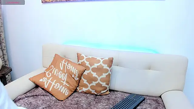 Claire Aristizabal  online show from November 2025 08:10:01 PM