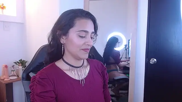 aanacaro as online show from November 2025 07:57:01 PM