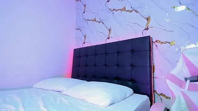 Scarlet DLuce online show from April 2026 09:04:01 AM