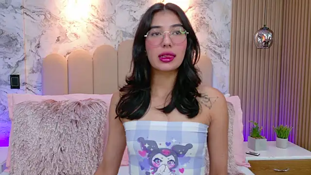 AdelineJhones online show from March 2026 03:18:01 PM